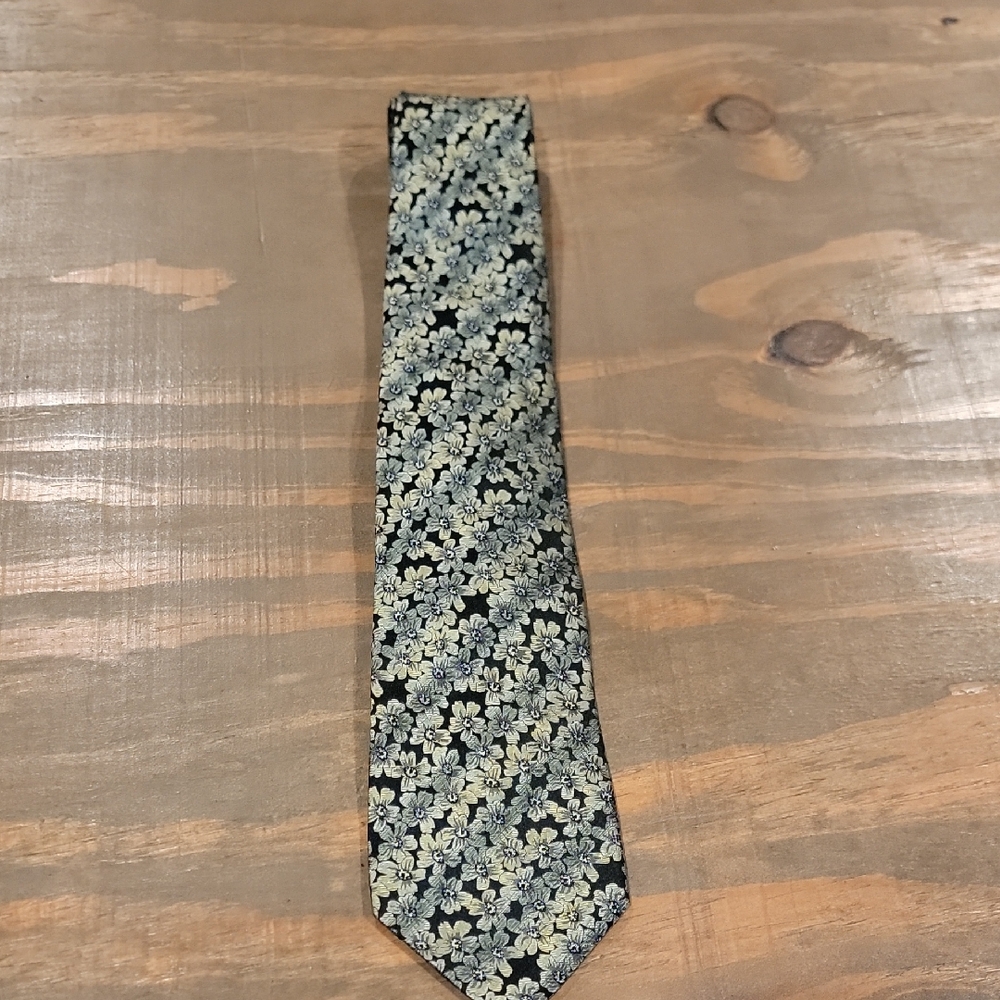 Elegant Floral Black Tie